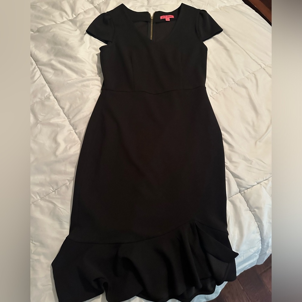 Betsey Johnson Chic Black Ruffle Hem Dress size 10